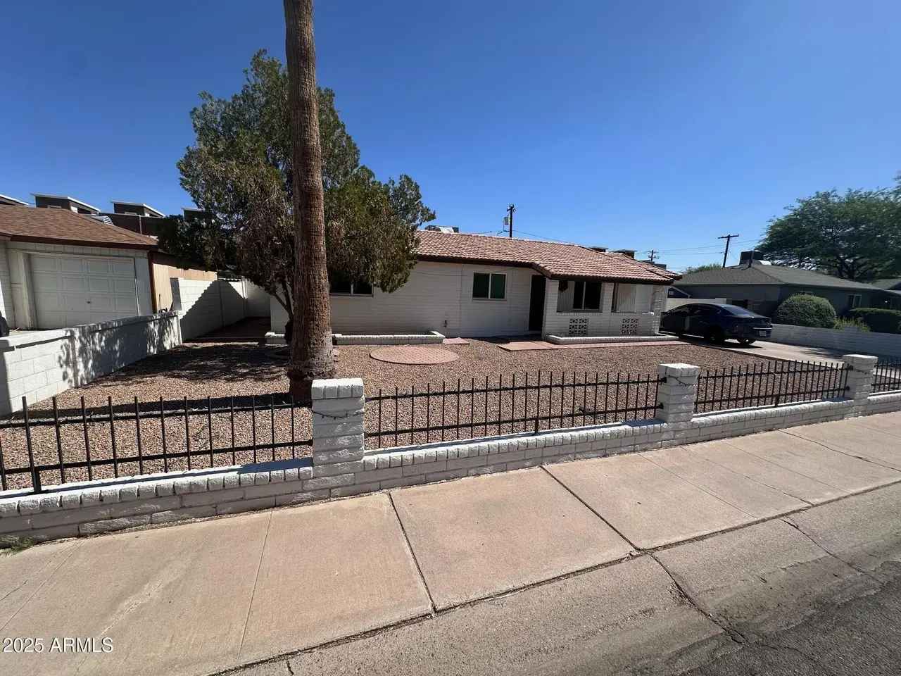 Room 3 — 1408 East Orange Street 3