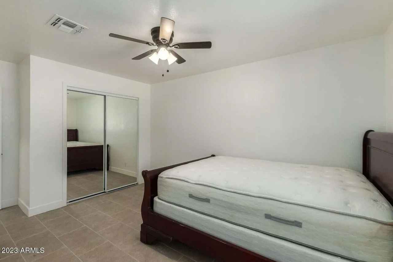 Room 3 — 1408 East Orange Street 5