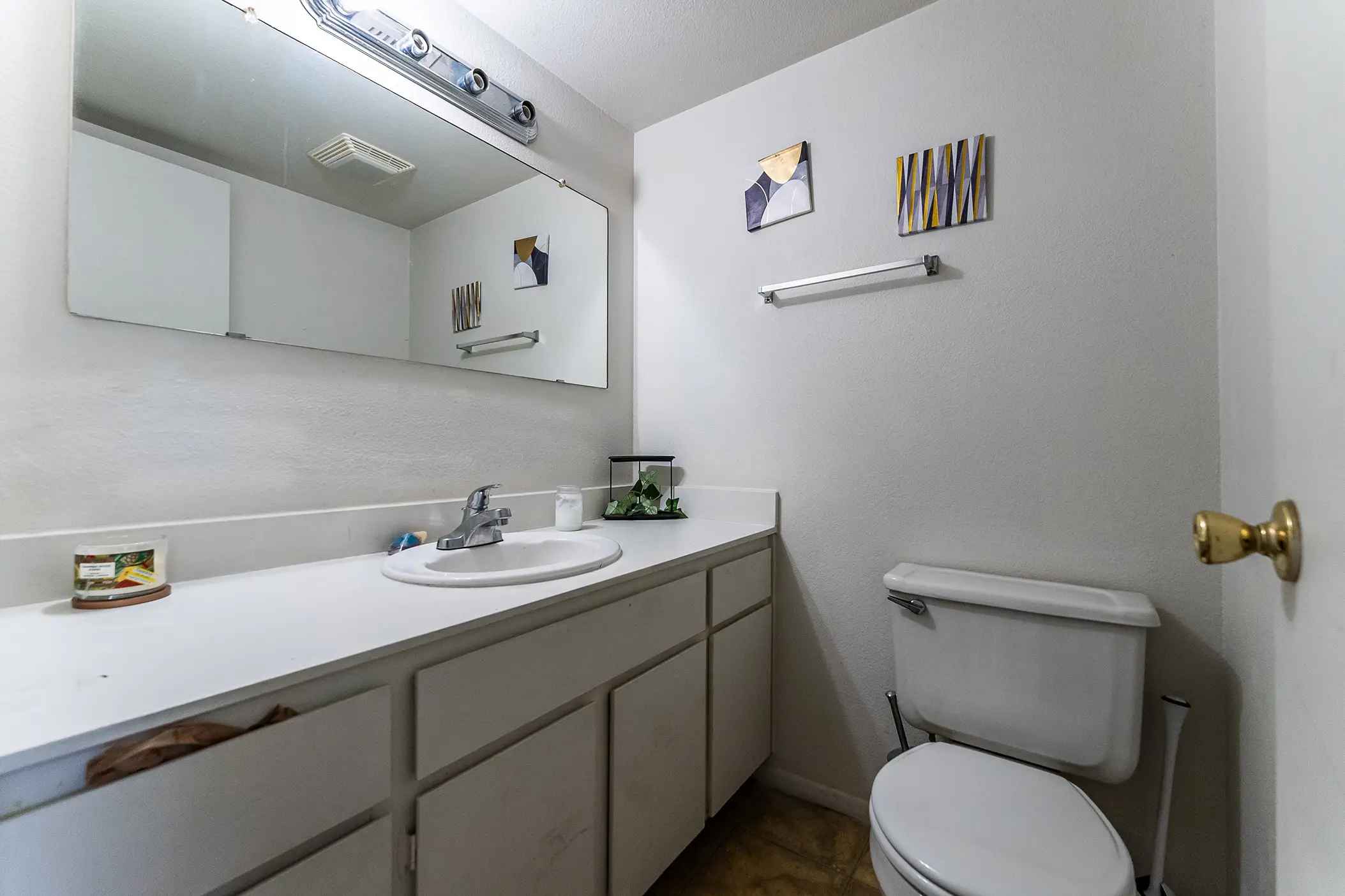 Affordable Room for Rent in Tempe — Near ASU & US-60 1