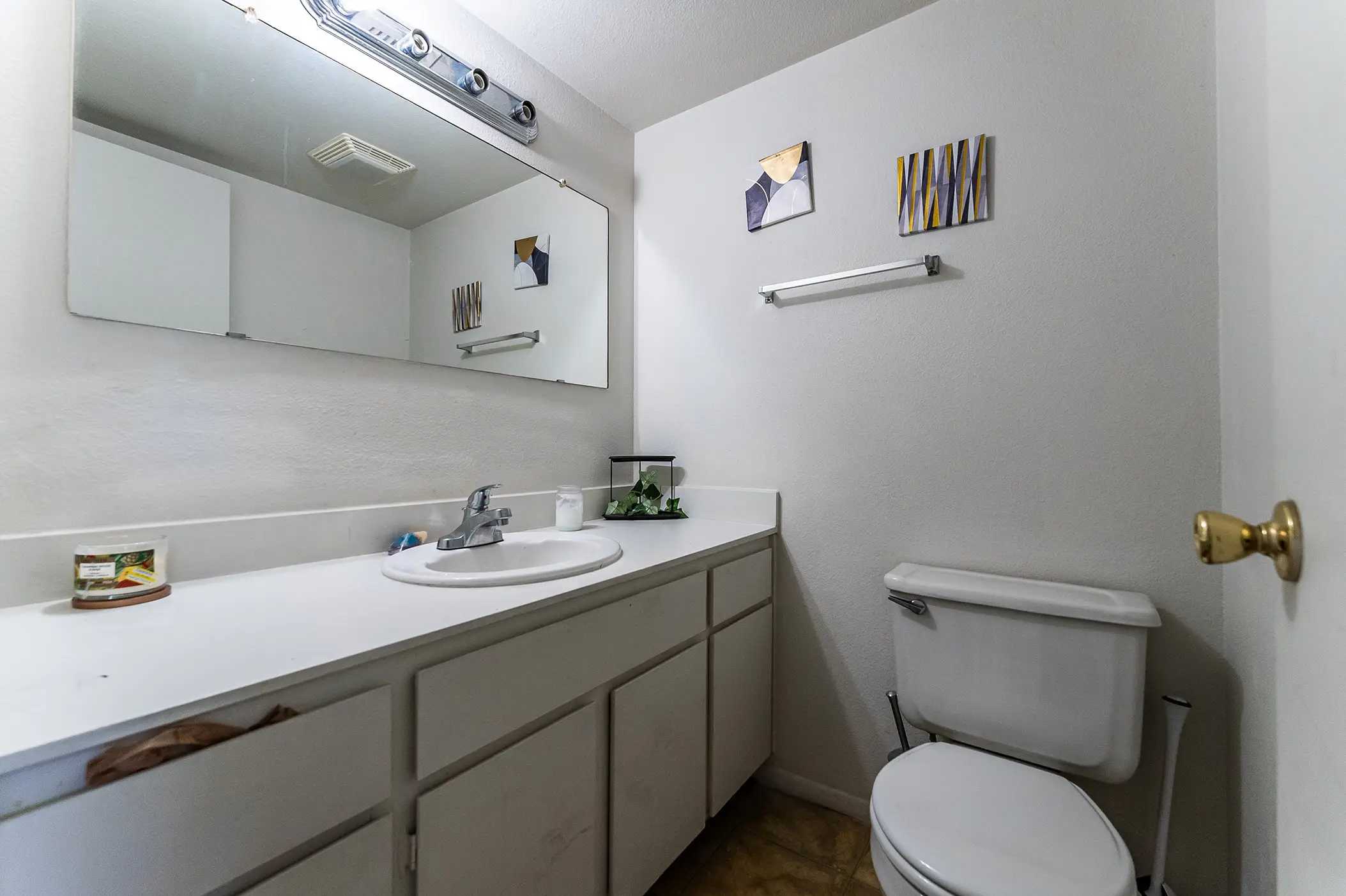 Affordable Room for Rent in Tempe — Near ASU & US-60