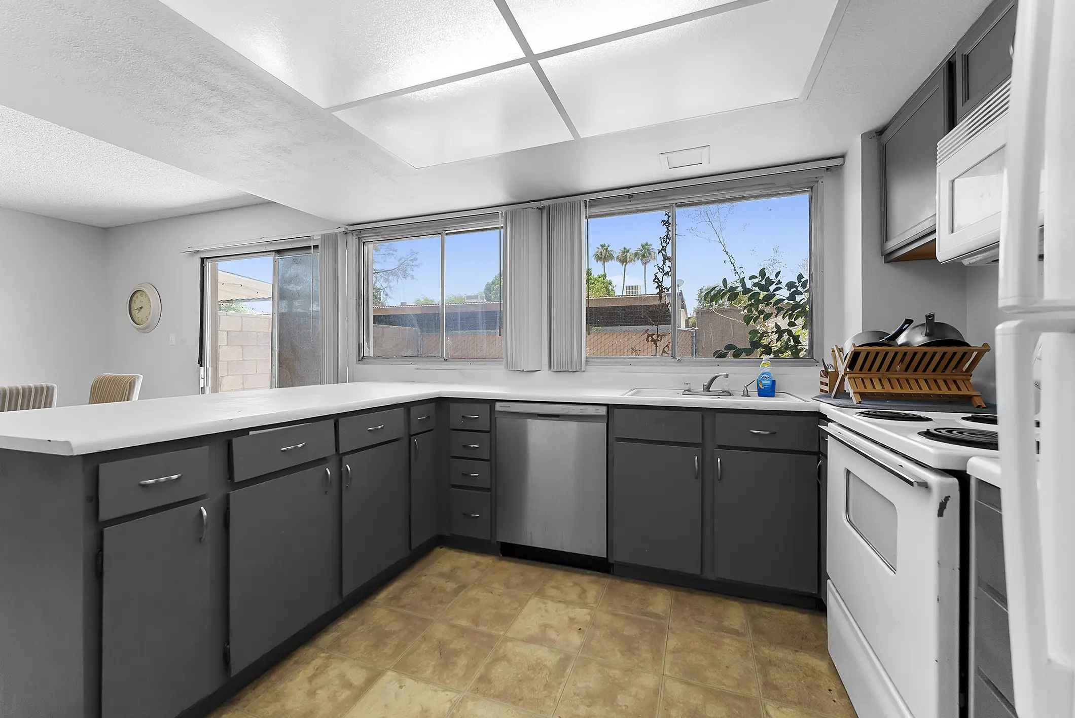 Affordable Room for Rent in Tempe — Near ASU & US-60 3