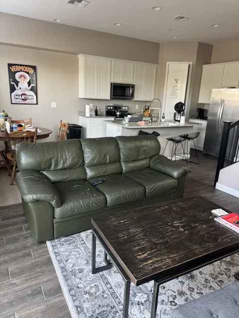 Cozy Upstairs Room in Vibrant Phoenix Community 5